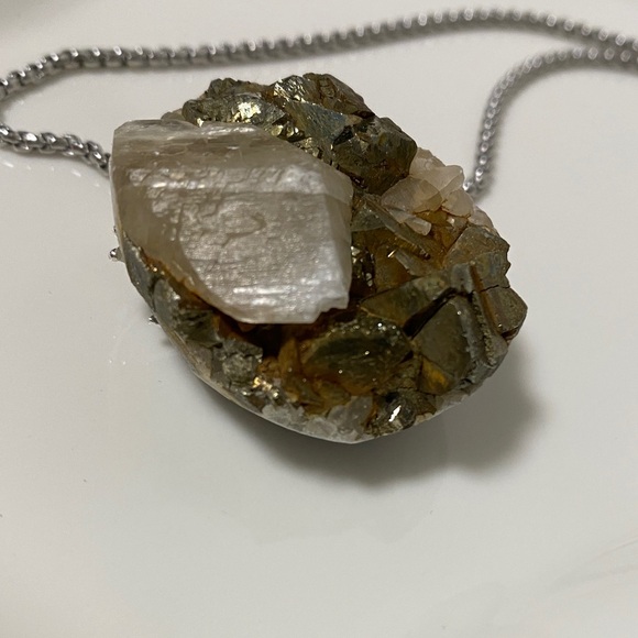 Natural White Crystal & Gold Pyrite Necklace - Women Jewelry - Picture 5 of 6